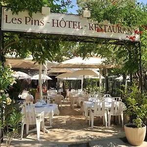 https://hotel-restaurant-les-pins-sillans-la-cascade.fr-provencehotel.com